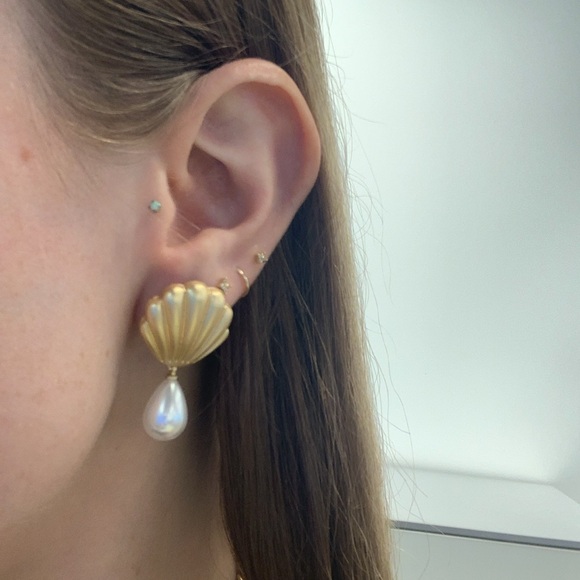 Earrings  stud dangling Pearl earrings micro dainty shell - Picture 5 of 5